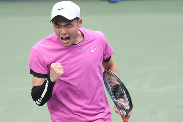 在与新西兰女足的友谊赛中，克尔受邀在一位球迷的孕肚上签名