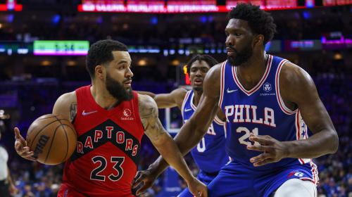 热搜第一！#泰勒斯威夫特官宣订婚 ，男方是知名橄榄球球星