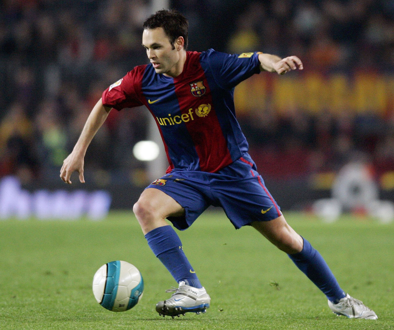 他的缺席不 他的缺席不